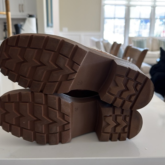 Steve Madden Tan Suede Mules - Picture 5 of 8